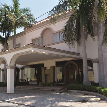 Best Western Centro Cadereyta Cadereyta Jimenez Bagian luar foto